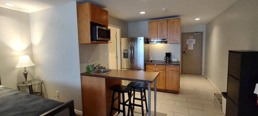 More Photos Of 5132 46th Ave NW, Chetwynd Hotel For Sale
