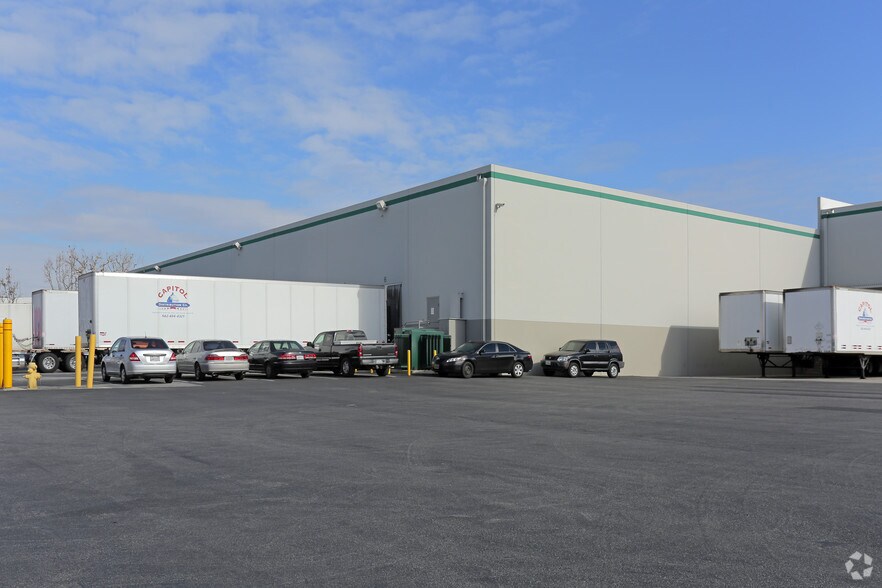 More Photos Of 13930-13950 Mica St, Santa Fe Springs Warehouse For Lease