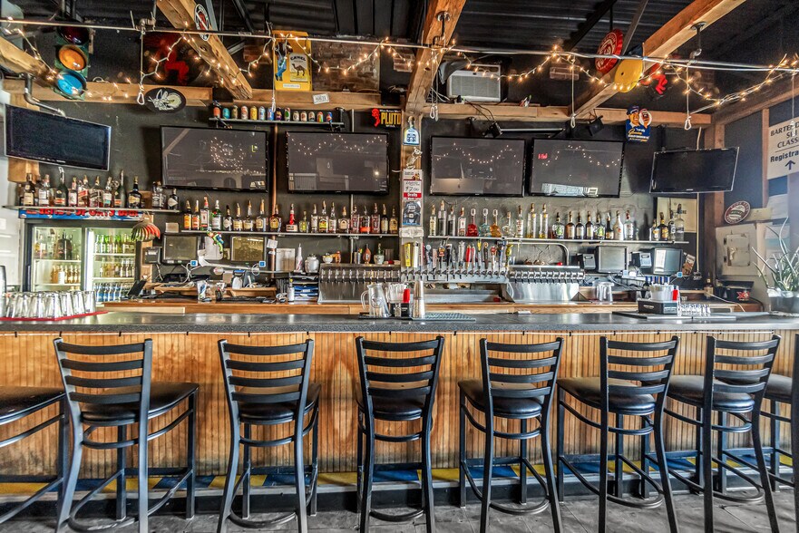 More Photos Of 192 Pine St, Bristol Restaurant For Sale