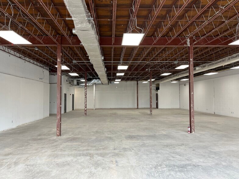 More Photos Of 1220-1228 Old Innes Rd, Ottawa Warehouse For Lease