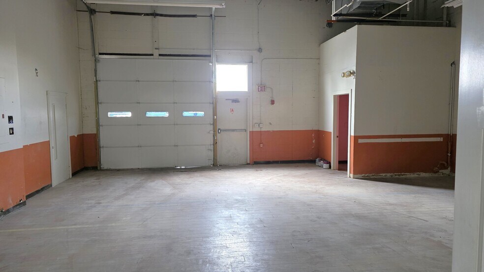 More Photos Of 122 Spring St, Southington Warehouse For Sale