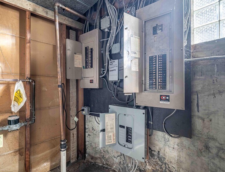 More Photos Of 1975 Seneca St, Buffalo Office For Sale