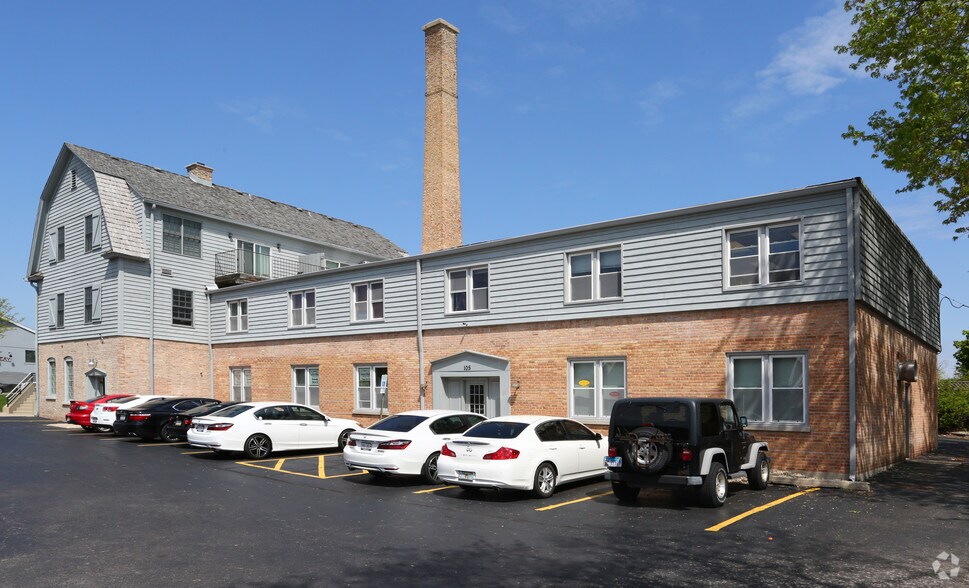 More Photos Of 105 S Roselle Rd, Schaumburg Office For Lease