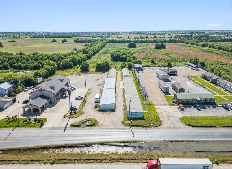 More Photos Of 1309 N Stemmons St, Sanger Self Storage For Sale