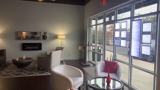 More Photos Of 955 E Main St, Lexington Freestanding For Lease