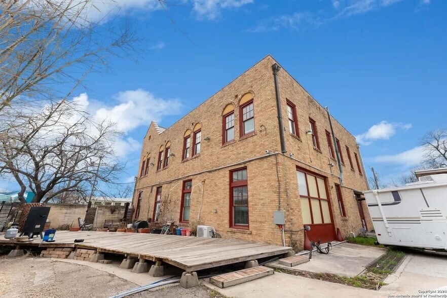 More Photos Of 2323 Buena Vista St, San Antonio Freestanding For Sale