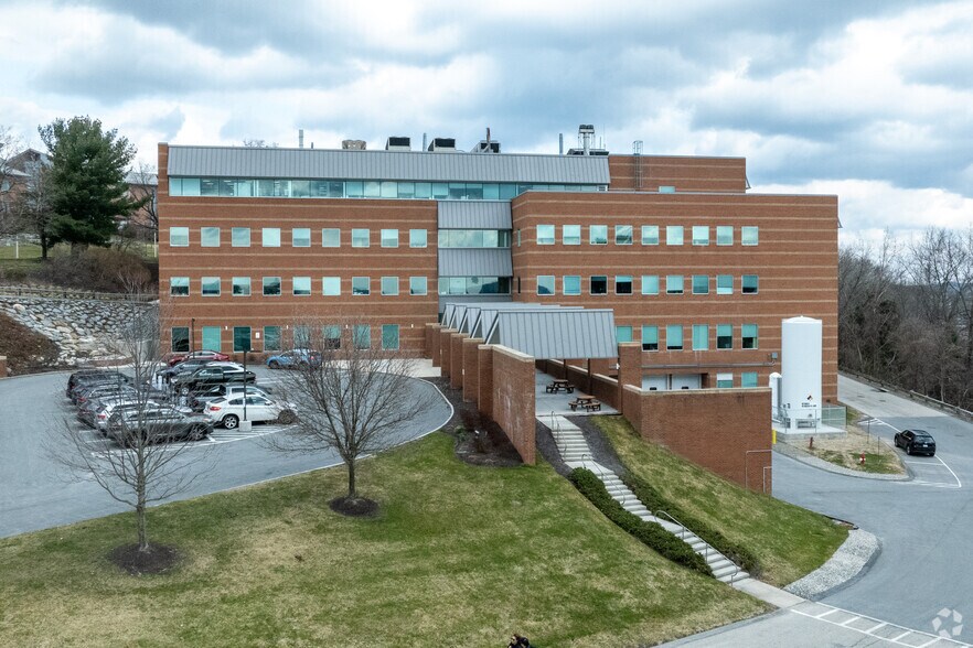 More Photos Of 1 Innovation Dr, Worcester Medical For Lease