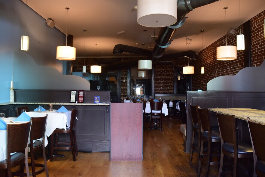 More Photos Of 309 W Congress St, Savannah Restaurant For Lease