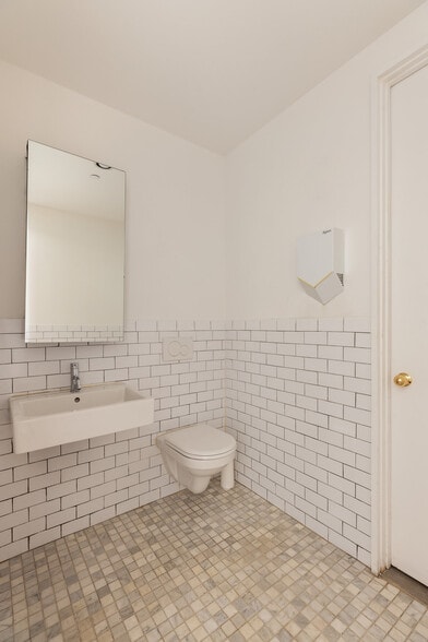 More Photos Of 134-136 Baxter St, New York Apartments For Sale