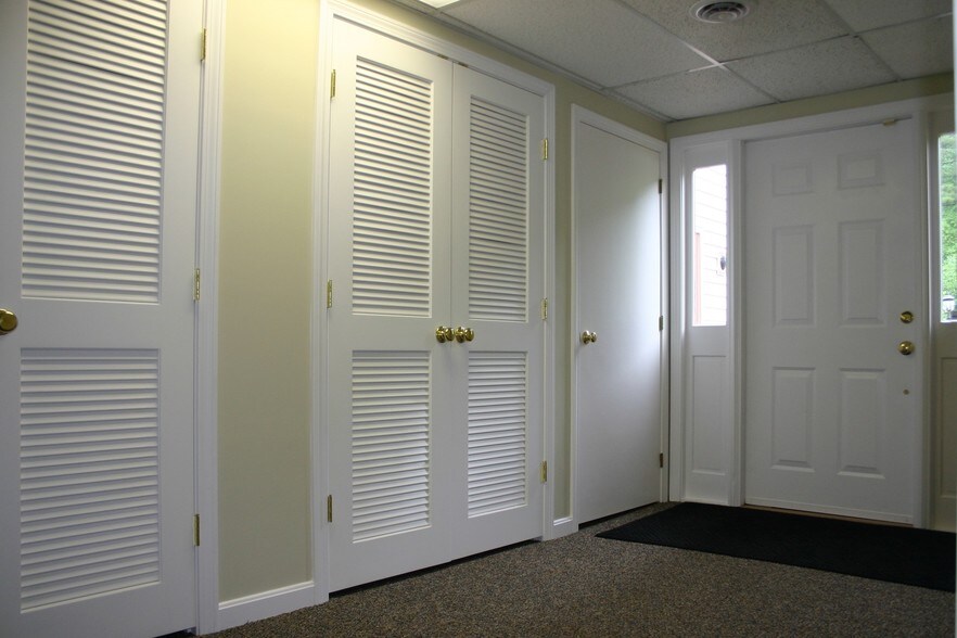 More Photos Of 12 Parmenter Rd, Londonderry Medical For Lease