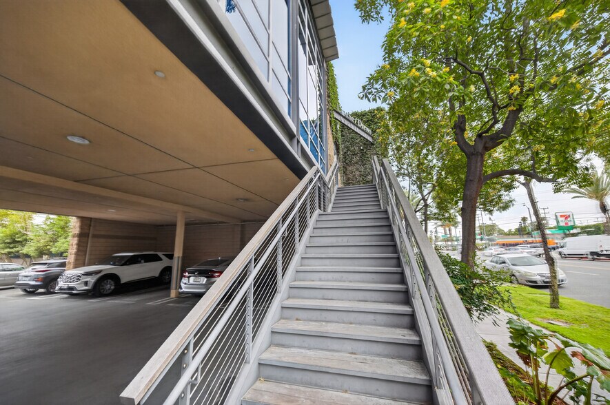 More Photos Of 3500 W Burbank Blvd, Burbank Office For Sale