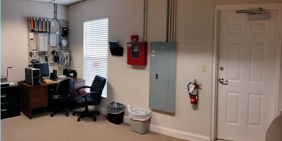 More Photos Of 7229 Albemarle Rd, Charlotte Office For Sale