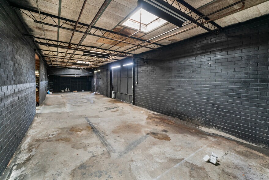 More Photos Of 580 Sw Broad St, Jesup Light Manufacturing For Sale