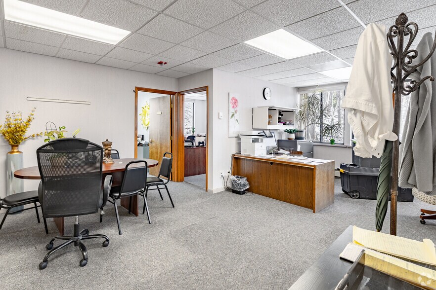 More Photos Of 156-158 Orange Ave, Walden Office For Sale