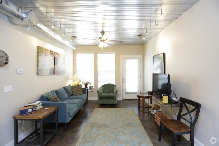 More Photos Of 901 New Hampshire St, Lawrence Apartments For Lease