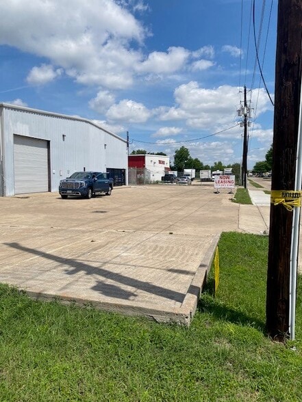 More Photos Of 13310 Fondren Rd, Houston Warehouse For Lease