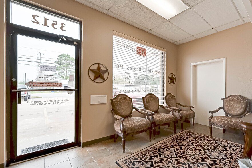 More Photos Of 3512 Avenue I, Rosenberg Office For Lease