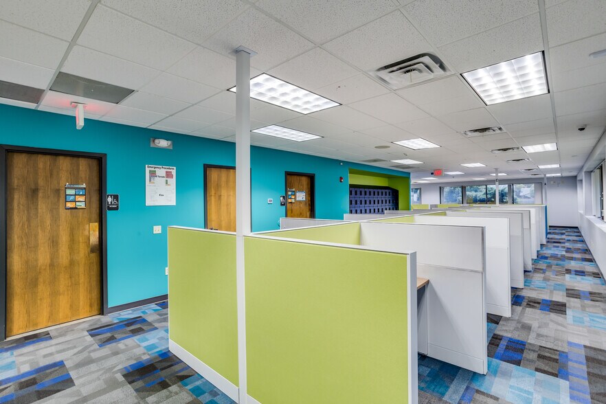 More Photos Of 500 W 1st Ave, Hutchinson Office For Sale