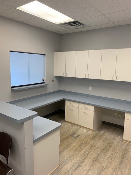 More Photos Of 28289-28315 Hoover Rd, Warren Medical For Lease