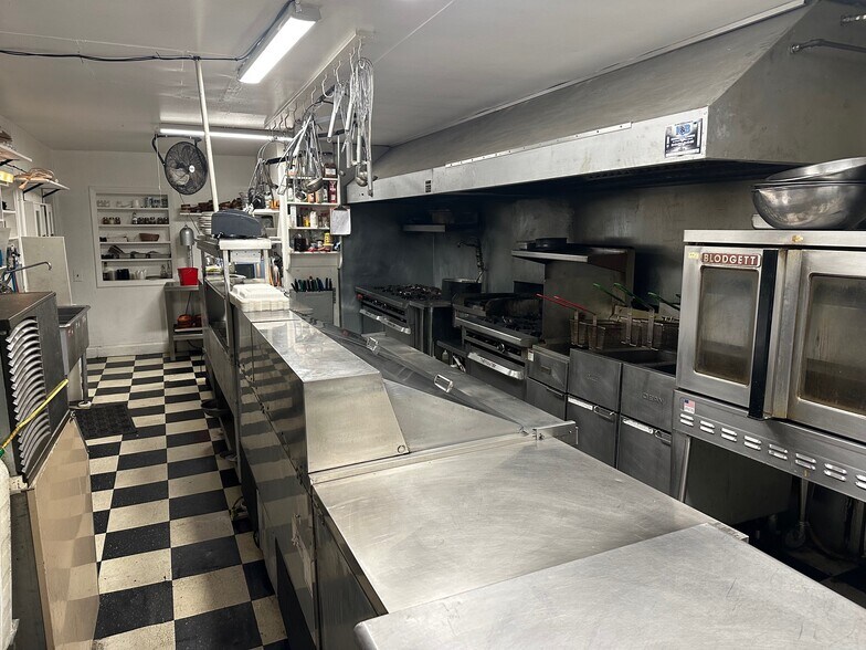More Photos Of 131 Church St, Granville Specialty For Sale
