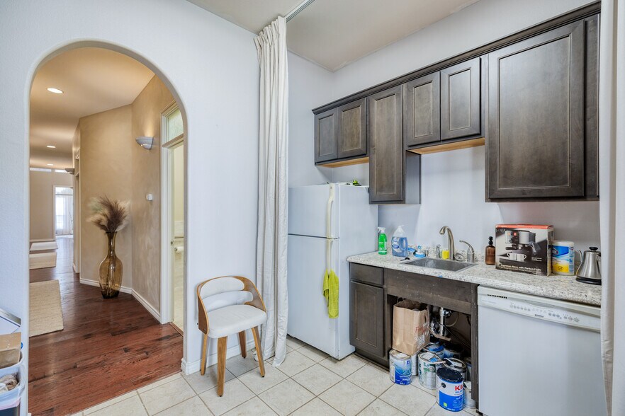 More Photos Of 12335 Hymeadow Dr, Austin Office For Sale