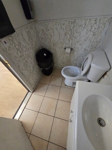 More Photos Of 14 Main St, Yonkers Storefront Retail Office For Lease