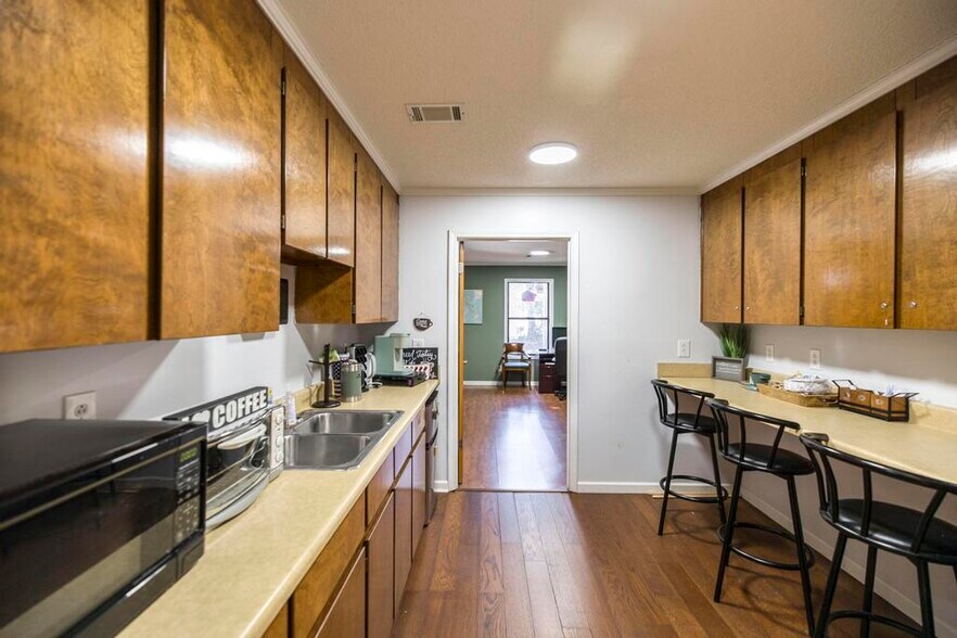 More Photos Of 1020 Keith Dr, Perry Healthcare For Lease