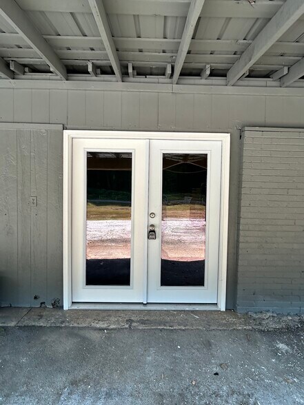 More Photos Of 453 Schmitt Rd, Rossville Warehouse For Lease