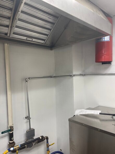 More Photos Of 150 S Washington St, Oxford Freestanding For Sale