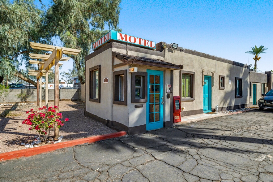 More Photos Of 537 S Country Club Dr, Mesa Hotel For Sale