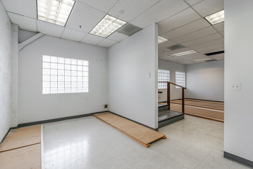 More Photos Of 700-710 W Wilson Ave, Glendale Office For Lease