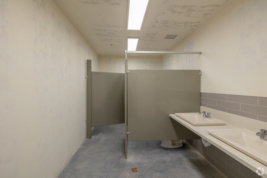 More Photos Of 3480 E Britannia Dr, Tucson Unknown For Lease