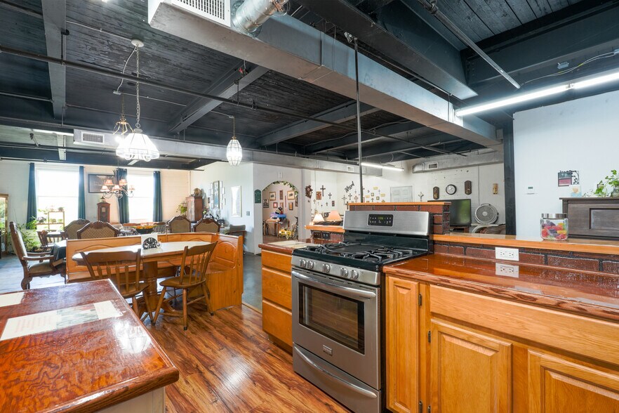 More Photos Of 1200 W Benedict St, Shawnee Office Residential For Sale