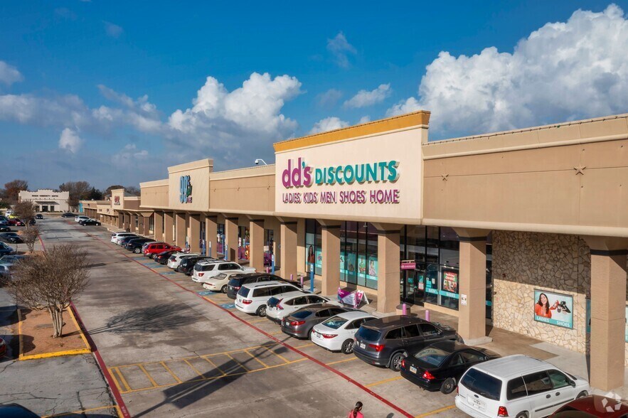 Primary Photo Of 1413-1529 W Buckingham Rd, Garland Unknown For Lease