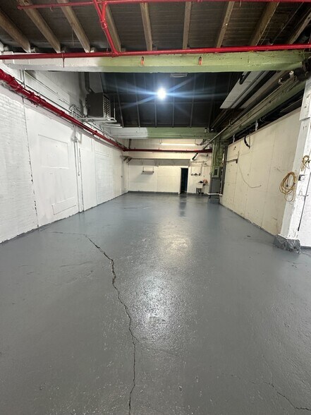 More Photos Of 3064 Review Ave, Long Island City Warehouse For Lease