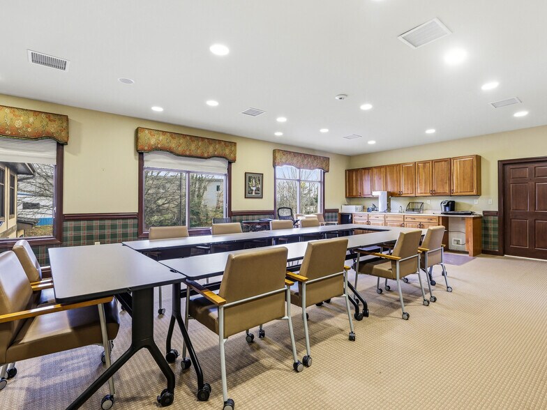 More Photos Of 101 Jack St, Hendersonville Bank For Sale