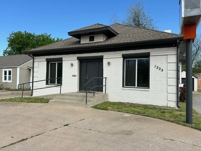 More Photos Of 1225 W Britton Rd, Oklahoma City Office For Sale