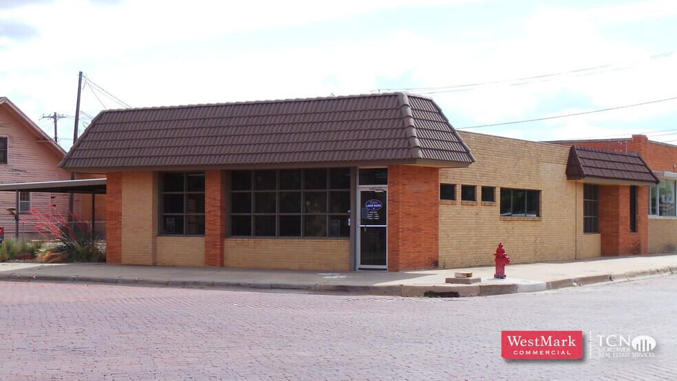 More Photos Of 629 Baltimore St, Plainview General Retail For Lease