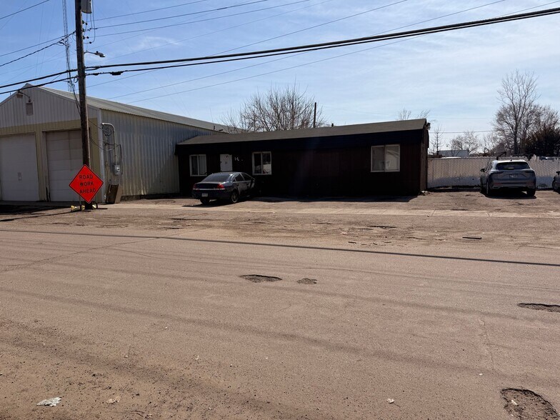 More Photos Of 14 Acker St W, Saint Paul Auto Repair For Lease