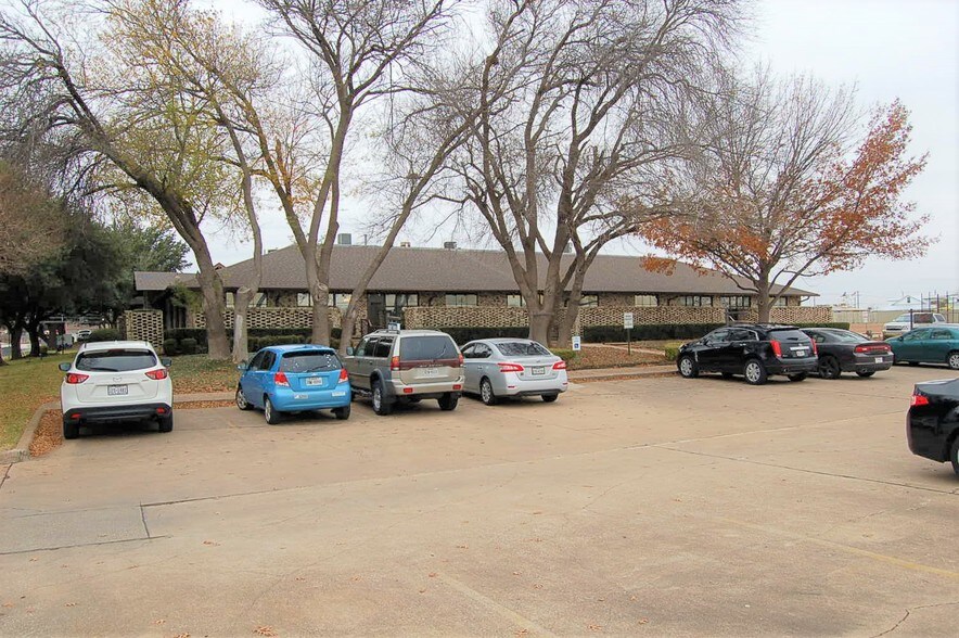 More Photos Of 2100 Virginia Drive, Grand Prairie Medical For Lease