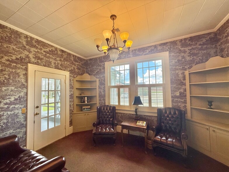 More Photos Of 718 Madison Ave N, Douglas Office Residential For Sale