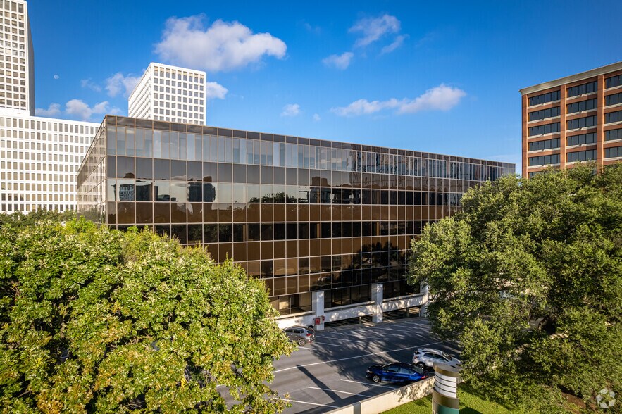 More Photos Of 3800 Buffalo Speedway, Houston Office For Lease