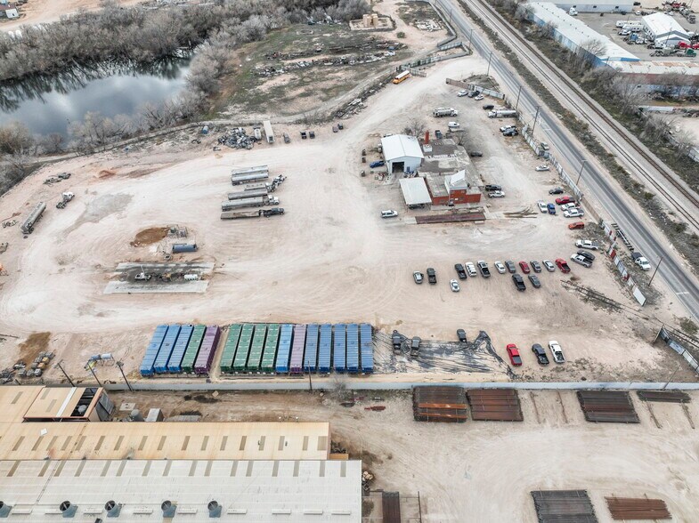 More Photos Of 2419 W Murphy St, Odessa Truck Terminal For Sale