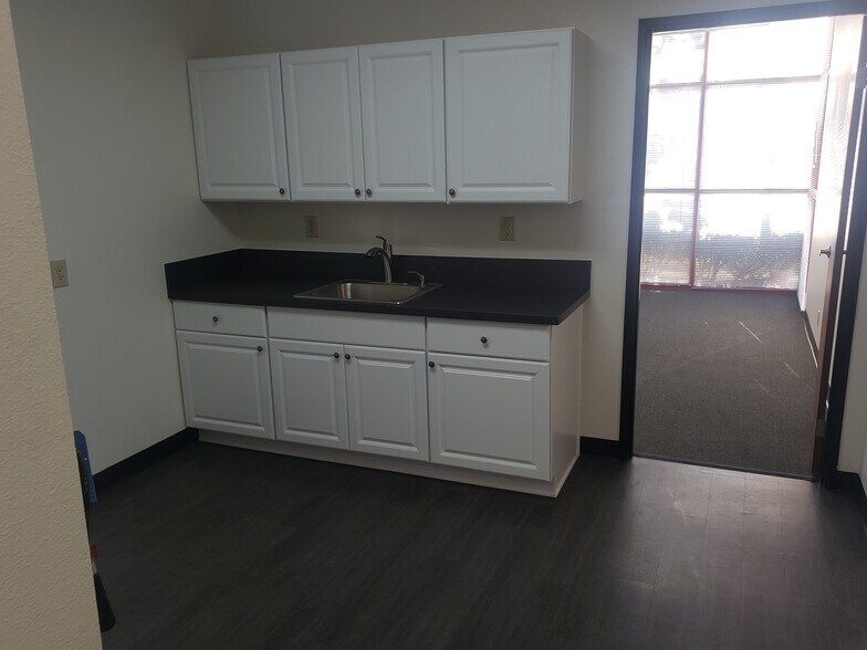 More Photos Of 402 S Milliken Ave, Ontario Unknown For Lease