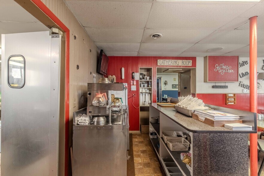 More Photos Of 407 Third St, Howe Specialty For Sale