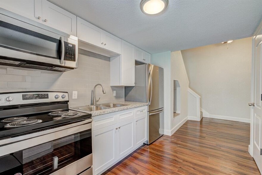 More Photos Of 2127-1 Maximilian St, Houston Apartments For Sale