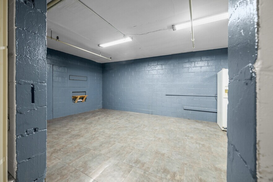 More Photos Of 1441 Central Ave, Columbus Auto Repair For Lease