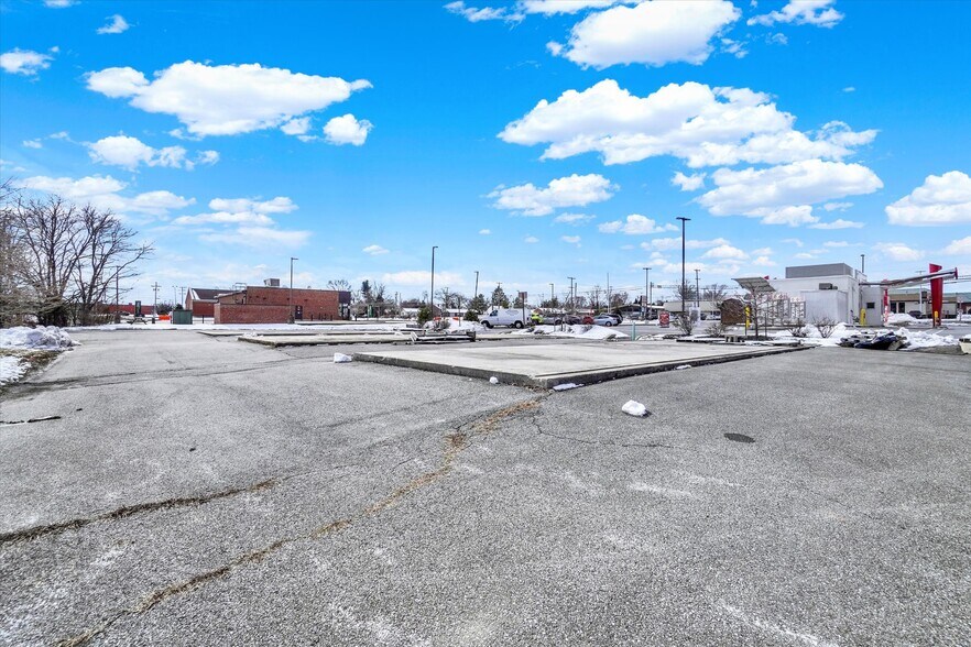 More Photos Of 4315 N George Street Ext, Manchester Self Storage For Lease