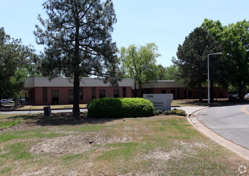 More Photos Of 2596 Corporate Ave E, Memphis Office For Lease