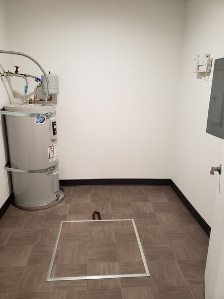 More Photos Of 15325 Highway 99, Lynnwood Office For Lease